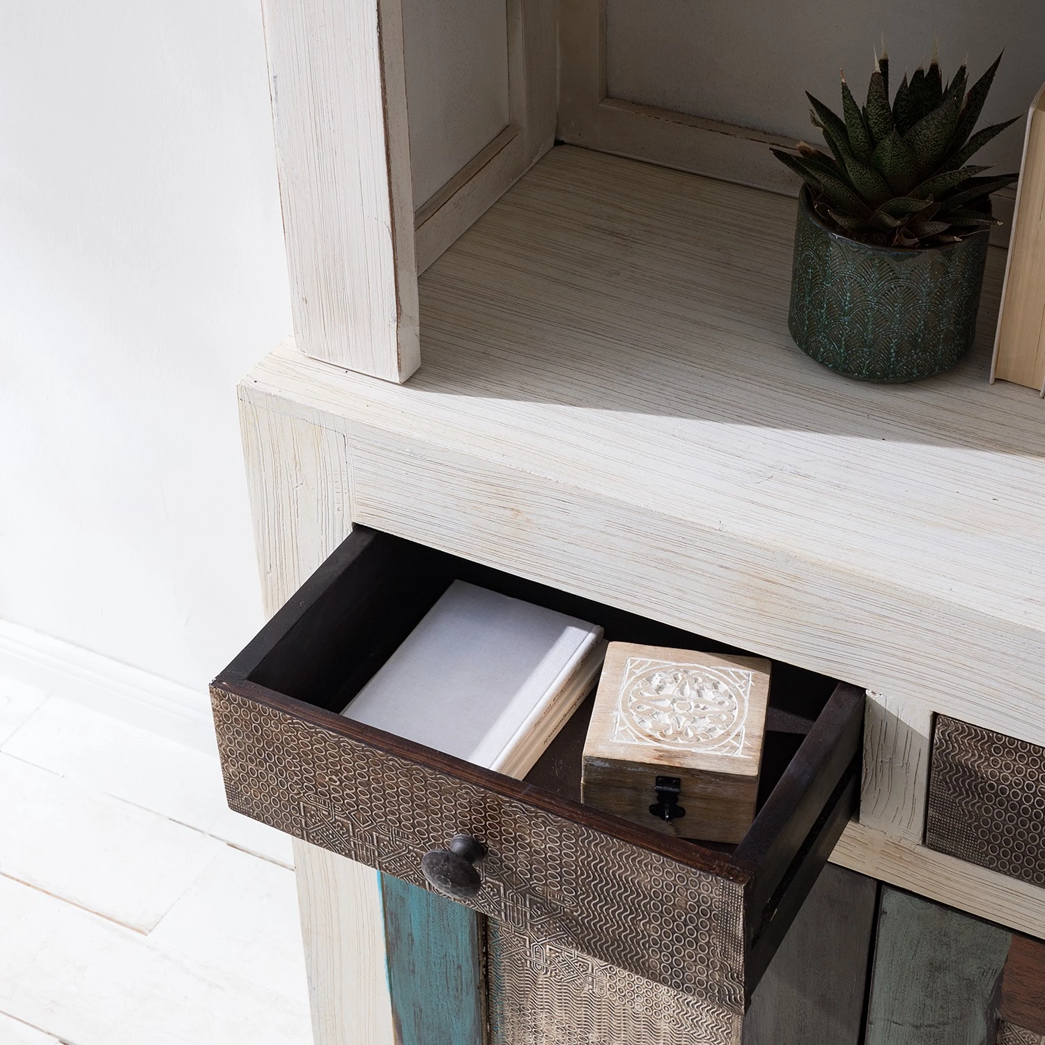 Wolf-Möbel Kommode Goa White - Mango teilmassiv - Mango Vintage Weiß 15 Wolf-Möbel Kommode Goa White - Mango teilmassiv - Mango Vintage Weiß – Bild 15