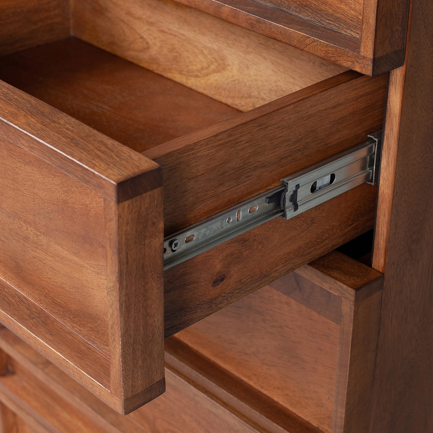 Red Living Kommode Borro I - Mango massiv / Metall - Mango / Schwarz 5 Red Living Kommode Borro I - Mango massiv / Metall - Mango / Schwarz – Bild 5