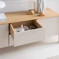 Studio Copenhagen Sideboard Maayka I - Eiche teilmassiv - Mushroom Creme / Eiche Hell -Wohnzimmermöbel boutique en ligne 1000277378 220905 023 MOOD DETAILS P000000001000277378 mood