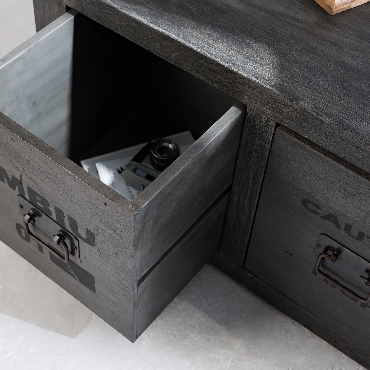 Wolf-Möbel Couchtisch Container I - Akazie Grau 13 Wolf-Möbel Couchtisch Container I - Akazie Grau – Bild 13