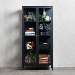 Loftscape Vitrinenschrank Angelus I - Metall / Glas - Schwarz -Wohnzimmermöbel boutique en ligne 1000304065 211026 13053600050 MOOD DETAILS P000000001000304065 mood