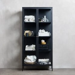 Loftscape Vitrinenschrank Angelus I - Metall / Glas - Schwarz -Wohnzimmermöbel boutique en ligne 1000304065 211026 13053600052 MOOD DETAILS P000000001000304065 mood