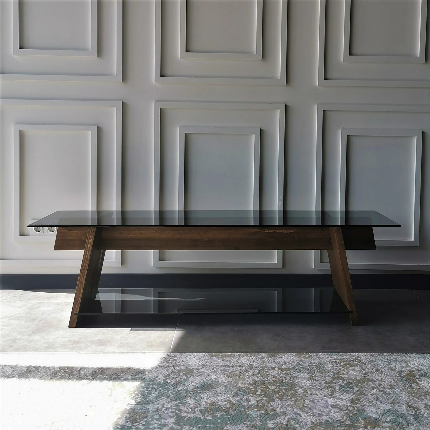 Loftscape TV-Rack Kalisz - Glas / Walnuss massiv - Rauchgrau / Walnuss 4 Loftscape TV-Rack Kalisz - Glas / Walnuss massiv - Rauchgrau / Walnuss – Bild 4