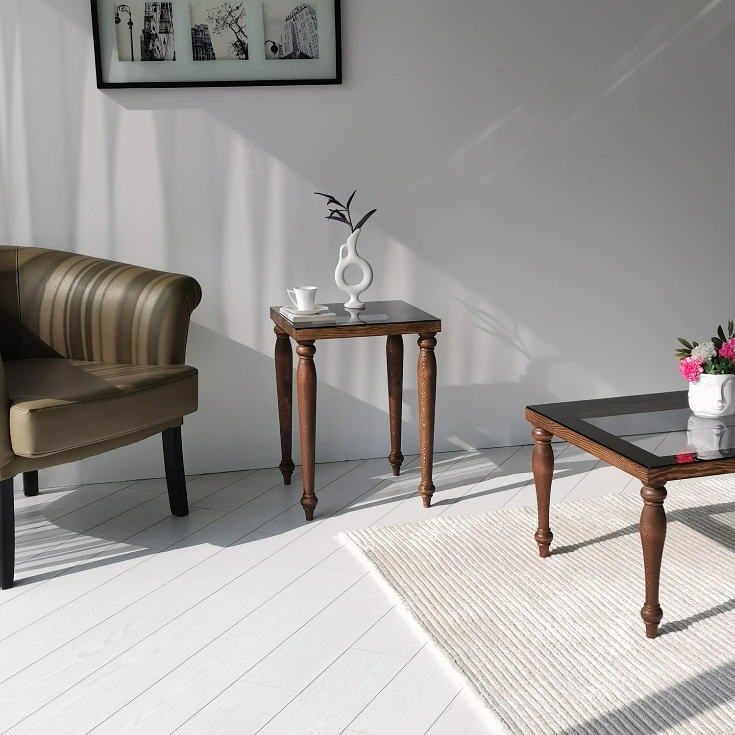 Ars Natura Beistelltisch Tating - Glas / Walnuss massiv - Rauchschwarz / Walnuss 2 Ars Natura Beistelltisch Tating - Glas / Walnuss massiv - Rauchschwarz / Walnuss – Bild 2