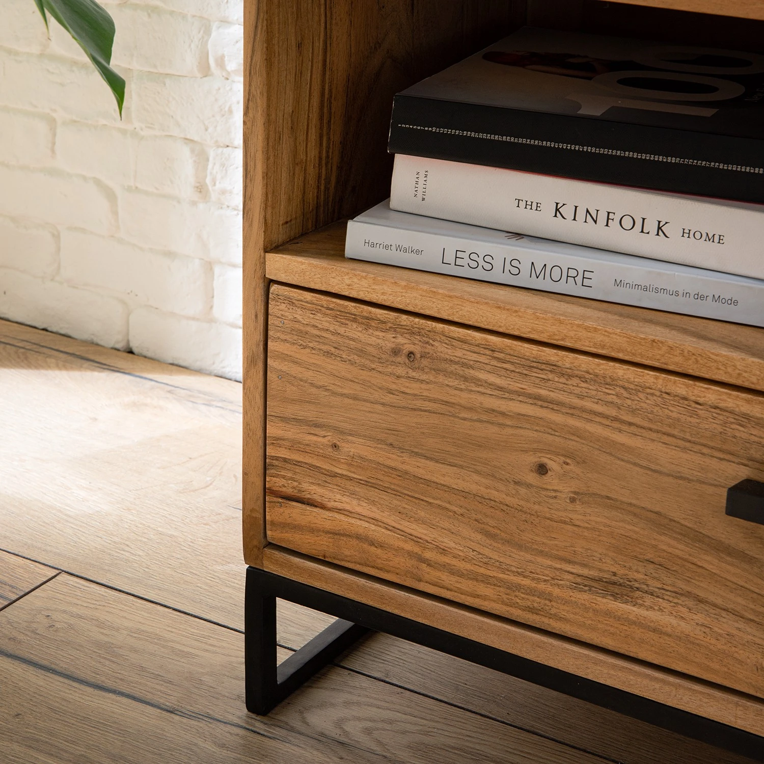 Ars manufacti TV-Lowboard Woodson V - Akazie massiv / Metall - Akazie Hellbraun 15 Ars manufacti TV-Lowboard Woodson V - Akazie massiv / Metall - Akazie Hellbraun – Bild 15