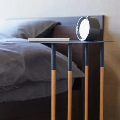 Yamazaki Beistelltisch Plain II - Esche massiv / Metall - Schwarz -Wohnzimmermöbel boutique en ligne 1000347250 220505 031 DETAILS P000000001000347250