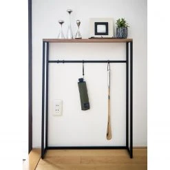 Yamazaki Konsolentisch Tower - Esche massiv / Metall - Schwarz -Wohnzimmermöbel boutique en ligne 1000347253 220505 021 MOOD DETAILS P000000001000347253 mood