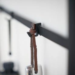 Yamazaki Konsolentisch Tower - Esche massiv / Metall - Schwarz -Wohnzimmermöbel boutique en ligne 1000347253 220505 035 DETAILS P000000001000347253