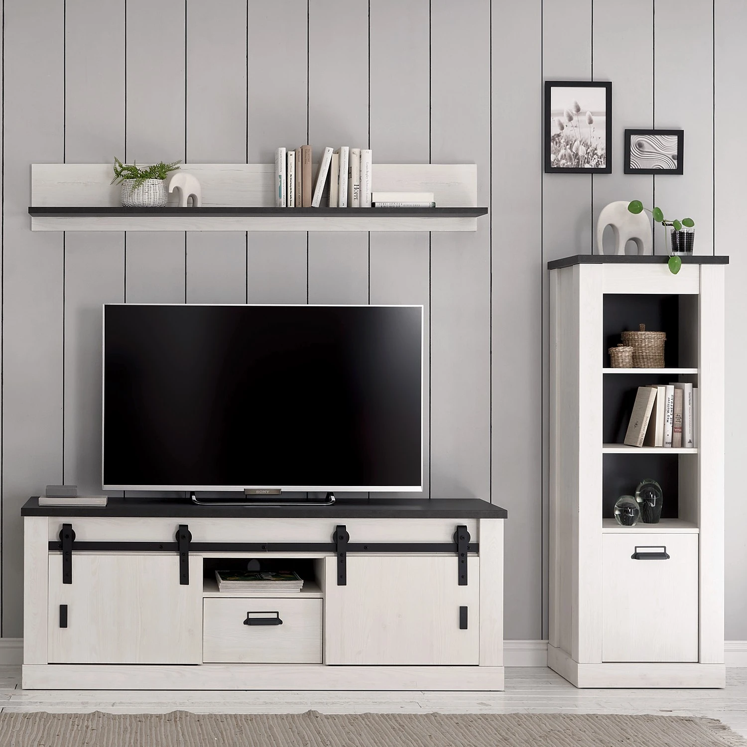 Ridgevalley Wohnwand Shutter I (3-teilig) - Pinie Weiß Dekor 1 Ridgevalley Wohnwand Shutter I (3-teilig) - Pinie Weiß Dekor