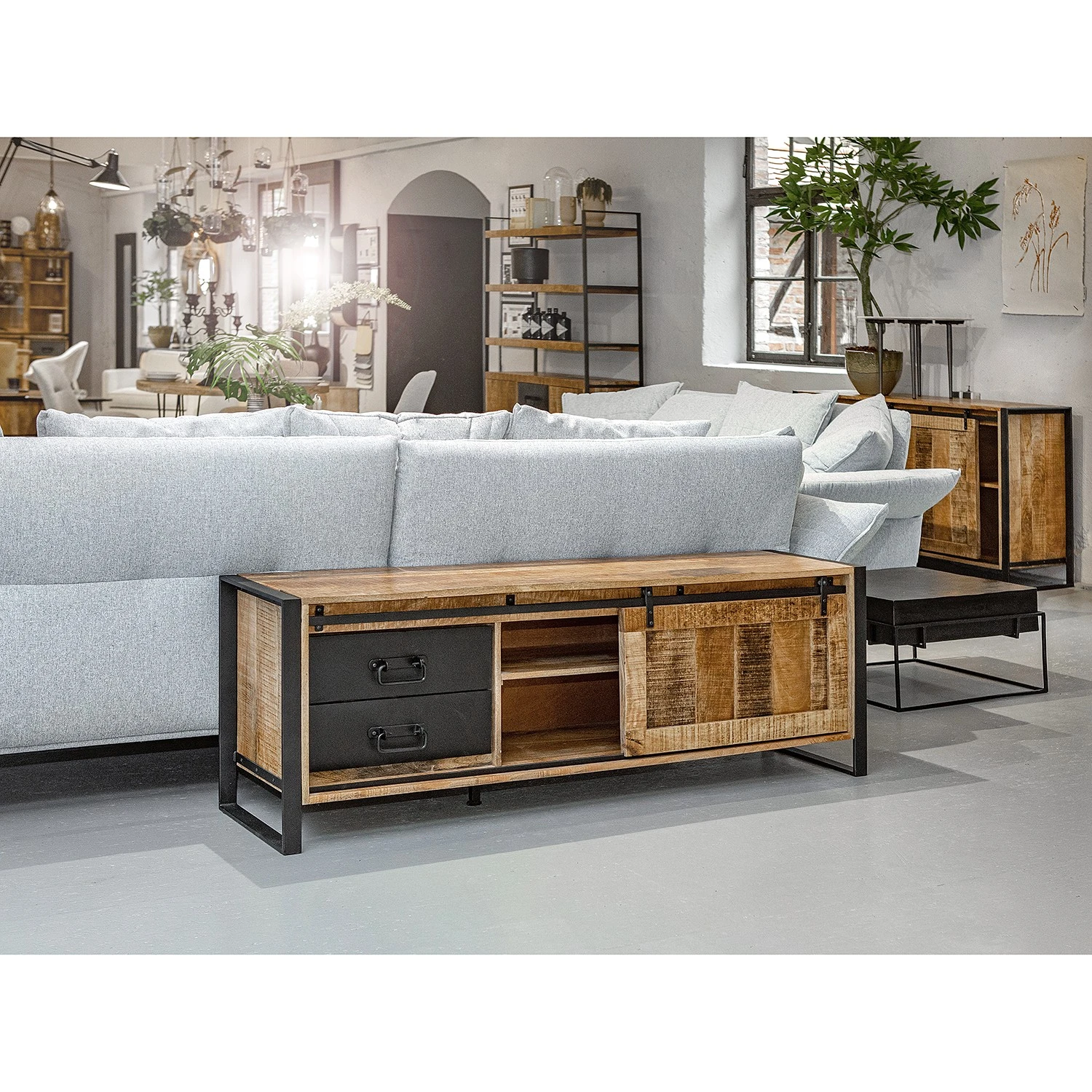 Red Living TV-Lowboard Toleos - Mango sägerau massiv / Eisen - Mangoholz / Schwarz 3 Red Living TV-Lowboard Toleos - Mango sägerau massiv / Eisen - Mangoholz / Schwarz – Bild 3