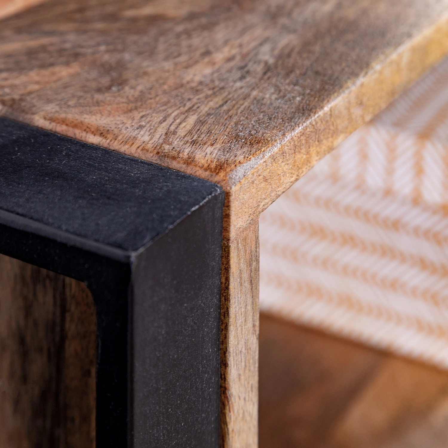 Red Living TV-Lowboard Vallentuna - Mango massiv / Metall - Mango / Schwarz 9 Red Living TV-Lowboard Vallentuna - Mango massiv / Metall - Mango / Schwarz – Bild 9