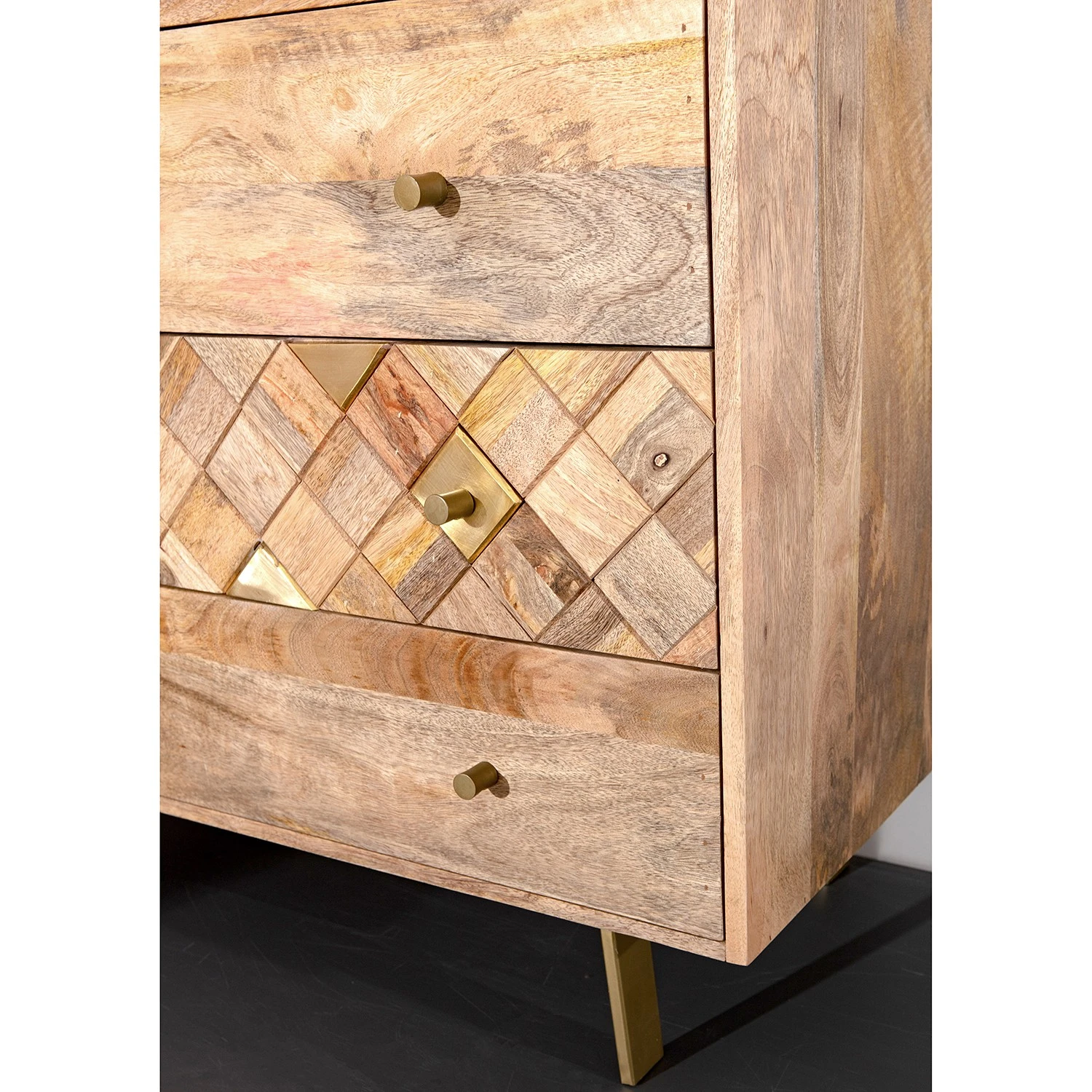 Naturoo Kommode Yearby - Mango massiv - Mango / Gold 4 Naturoo Kommode Yearby - Mango massiv - Mango / Gold – Bild 4