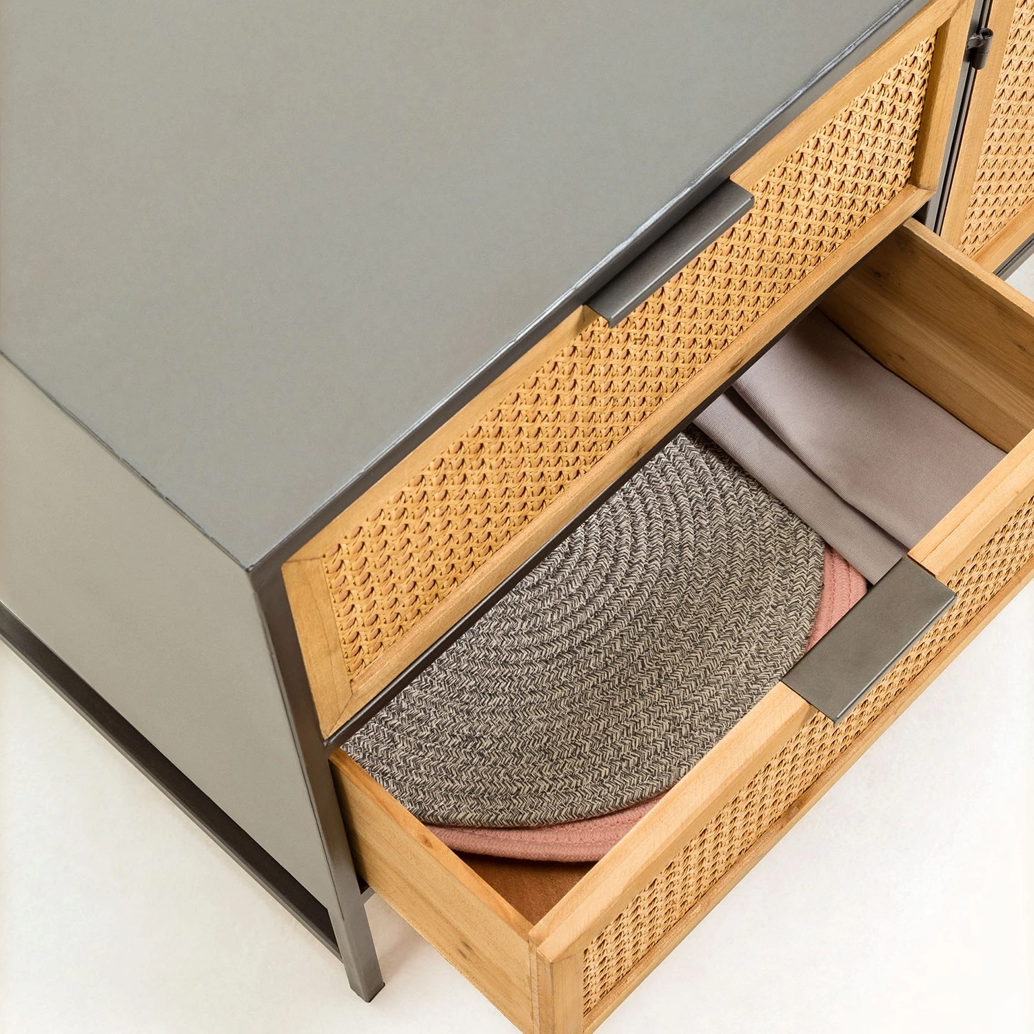 Red Living TV-Lowboard Kisumu - Wiener Geflecht / Eisen - Braun / Schwarz 10 Red Living TV-Lowboard Kisumu - Wiener Geflecht / Eisen - Braun / Schwarz – Bild 10