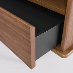 Naturoo TV-Lowboard Chipata - Walnuss teilmassiv 23 Naturoo TV-Lowboard Chipata - Walnuss teilmassiv -Wohnzimmermöbel boutique en ligne 1000363983 220714 045 DETAILS P000000001000363983