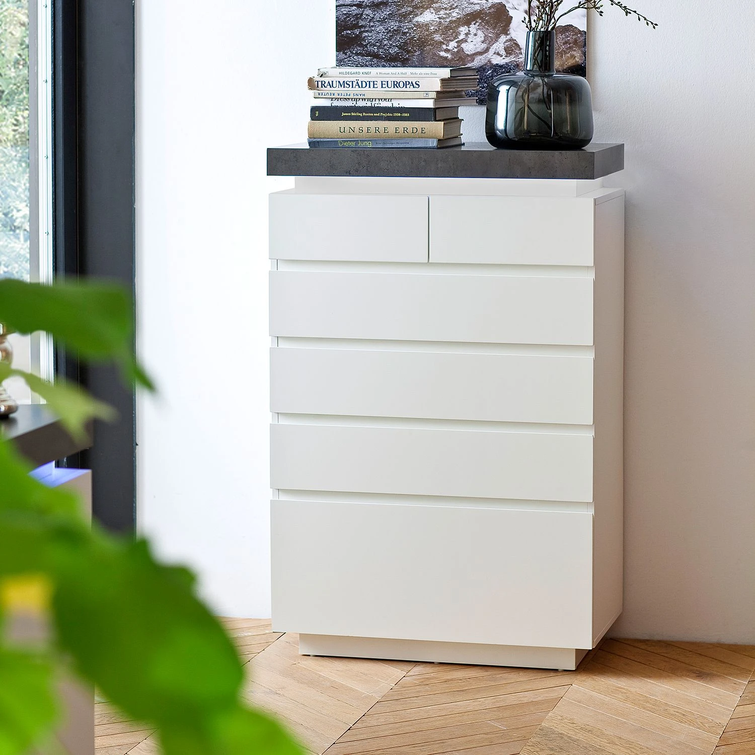 Fredriks Kommode Namona II - Inkl. Beleuchtung - Beton Dekor / Weiß 2 Fredriks Kommode Namona II - Inkl. Beleuchtung - Beton Dekor / Weiß – Bild 2