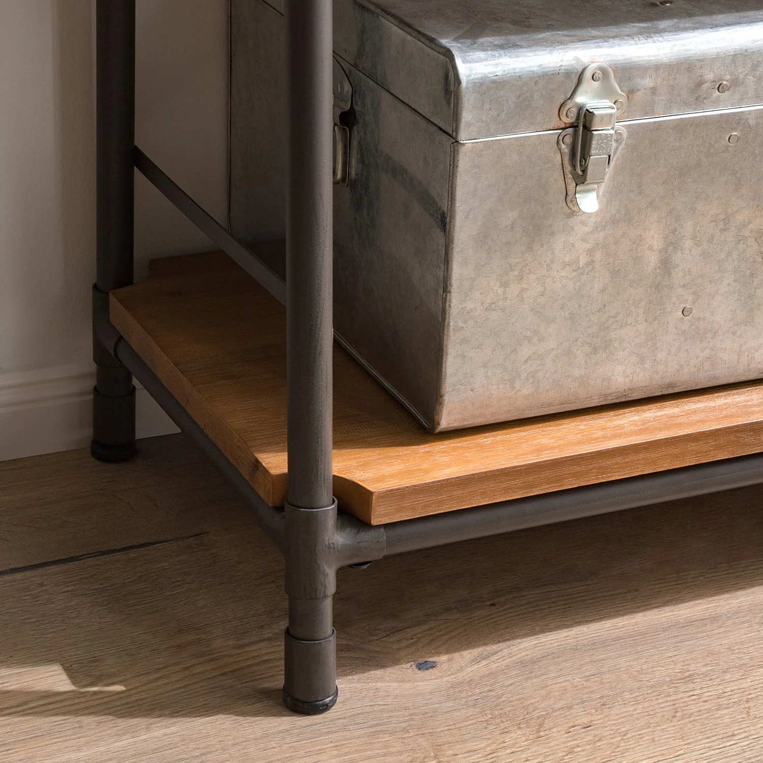 Ars manufacti Regal Atelier III - Akazie massiv / Metall - Akazie Braun / Anthrazit 10 Ars manufacti Regal Atelier III - Akazie massiv / Metall - Akazie Braun / Anthrazit – Bild 10