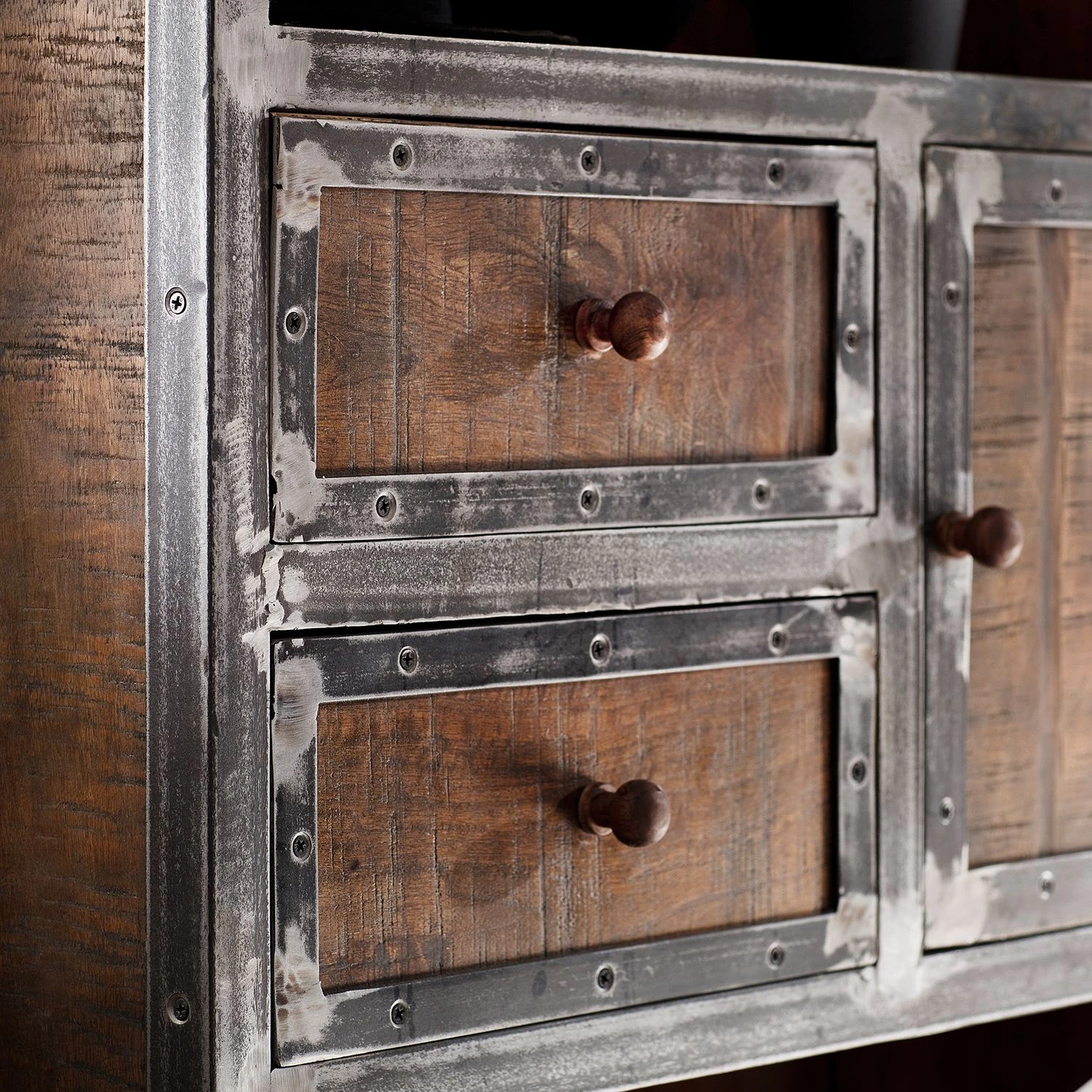 Ars manufacti Regal Wharton II - Akazie teilmassiv / Stahl 11 Ars manufacti Regal Wharton II - Akazie teilmassiv / Stahl – Bild 11